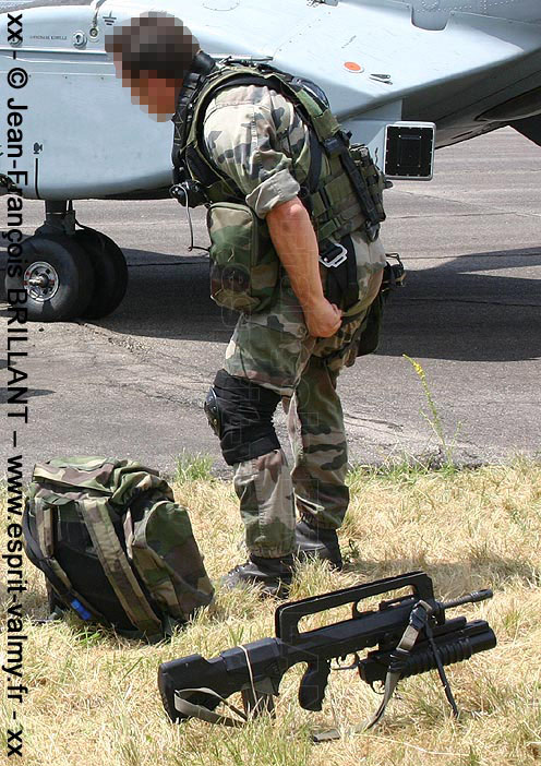 Famas / M203