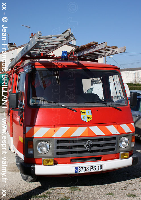 J9, Véhicule de Première Intervention ; CPI Celles-sur-Ource