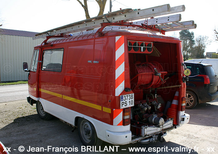 J9, Véhicule de Première Intervention ; CPI Celles-sur-Ource