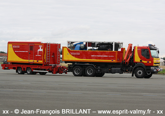 Cellule de Traitement de l'Eau tractée par Kerax 6x4 ; ESOL de Méry-sur-Oise