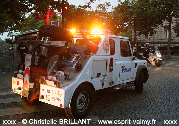 Defender 130Td4 2.4 "enlèvement", équipement Besse & Aupy, CK-437-RV ; Préfecture de Police de Paris, DOSTL