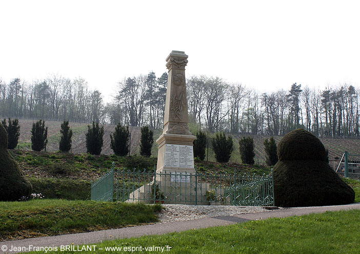 10 - Avirey-Lingey : le Monument aux Morts