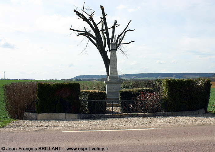 21 - Montliot-et-Courcelles : le Monument aux Morts à son ancien emplacement