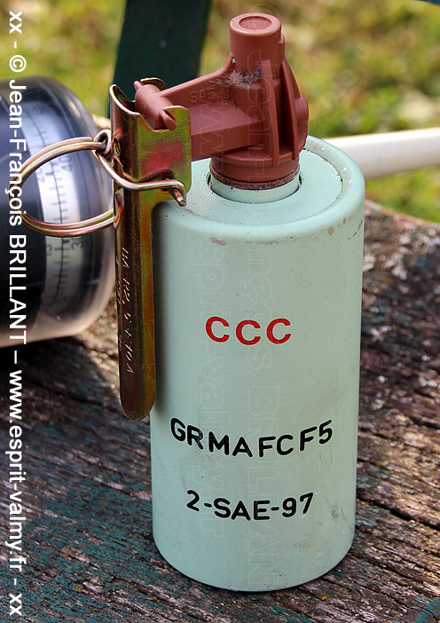 Grenade à main à fumée colorée modèle F5