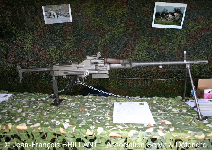 AA52 : version fusil-mitrailleur