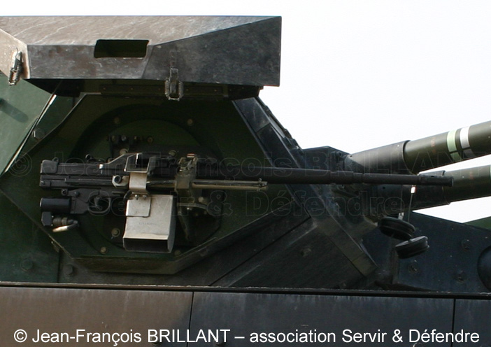 AA N F1, canon lourd, coaxiale, VBCI ; 2006