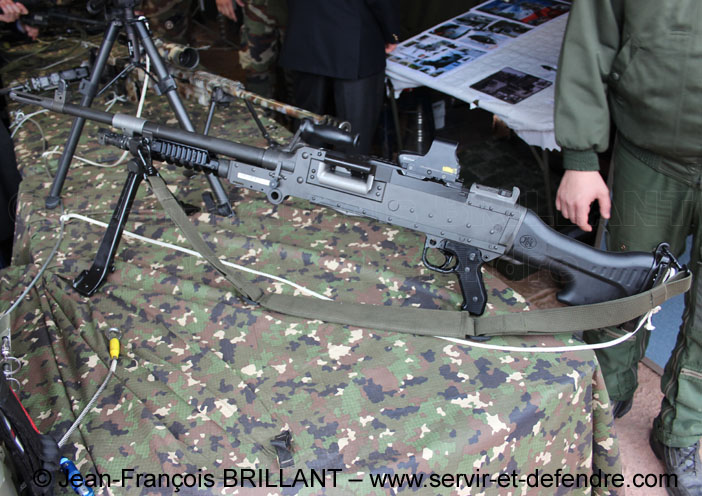 MAG58, version "fusil mitrailleur", Commando Parachutiste de l'Air n°20 ; 2013