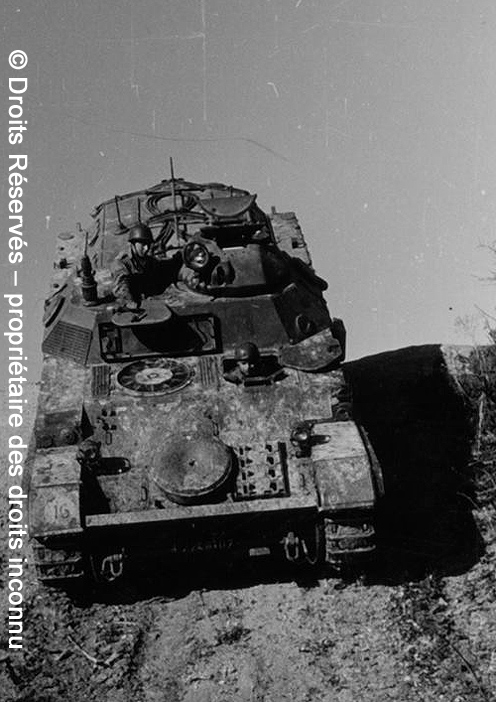 224-0107 : AMX 13 VTT Ch M56, tourelleau CAFL38, Poste de Commandement, unité inconnue ; date inconnue