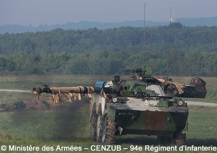 6824-0044 ; AMX 10 RCR, CENTIAL 51e Régiment d'Infanterie ; 2017