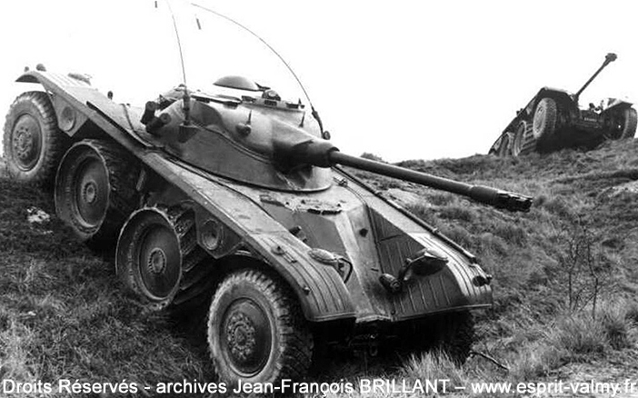 Panhard EBR FL-11, canon de 75 mm SA49, 8e Régiment de Hussards, expérimentation