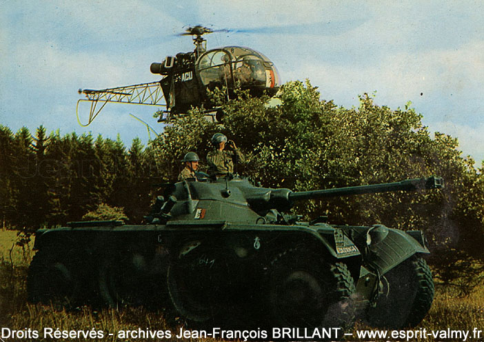 Panhard EBR FL-11, canon de 75 mm SA49, 9e Régiment de Hussards ; Alouette II, GALDIV 8