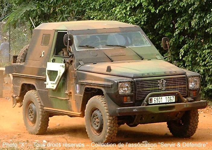 Peugeot (Panhard) P4P, 6901-1067, unité inconnue, Abidjan ; 2003