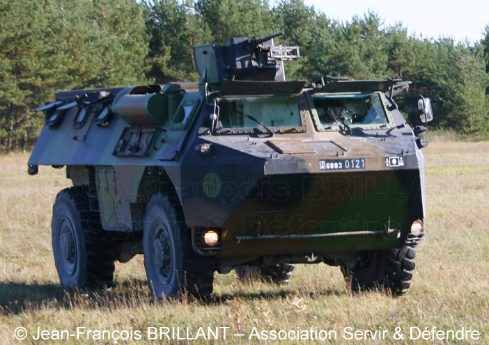 6883-0121 : VAB Mortier, 8e Régiment d'Artillerie ; 2005