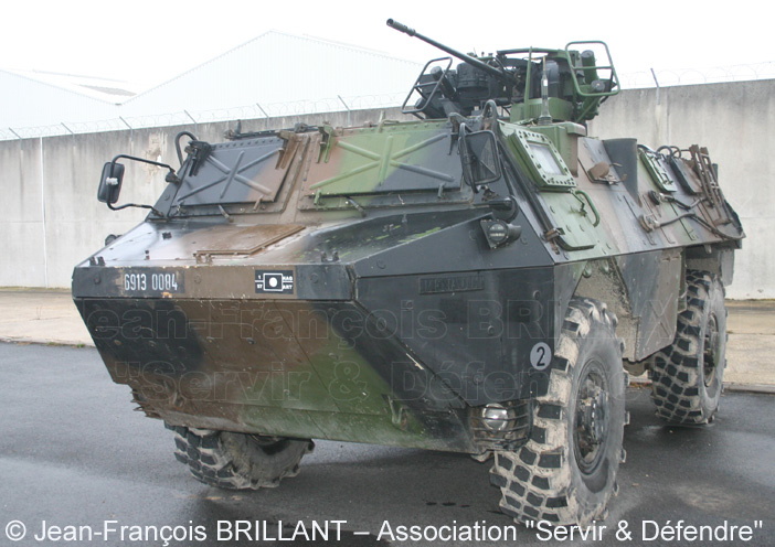 6913-0084 : VAB T20-13, surblindé, 57e Régiment d'Artillerie ; 2007