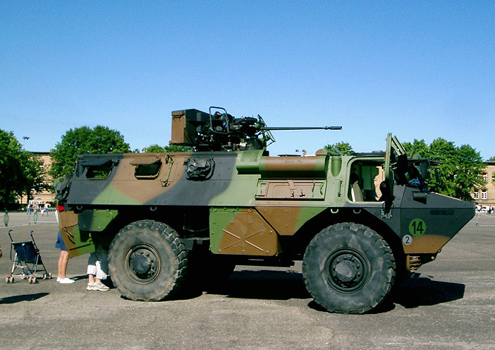 VAB T20-13, surblindé, 6903-0643, 1er Régiment d'Infanterie ; 2005