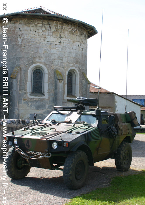 6004-0005 : Panhard VB2L (Véhicule Blindé Léger, Long), PC (Poste de Commandement), 1er-2e Régiment de Chasseurs, Groupe d'Escadrons 1er Chasseurs ; 2005