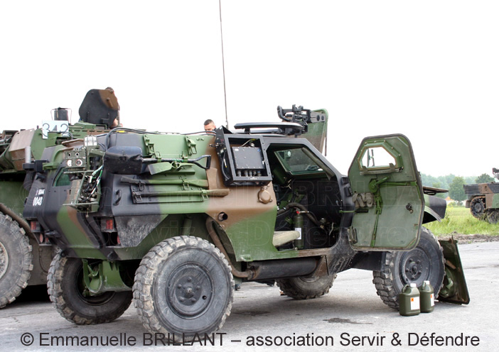 Panhard VB2L (Véhicule Blindé Léger, Long), 6044-0048, équipé de CMT (Cible Multiporteurs Terrestres) 3e Régiment de Hussards ; 2010