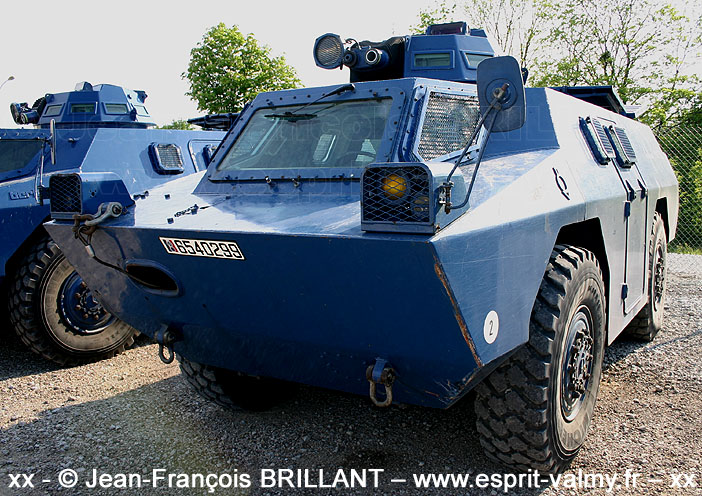 654-0299 : Berliet VXB170, VBRG (Véhicule Blindé à Roues de la Gendarmerie, treuil, "Gendarme Pottel", unité inconnue ; 2007