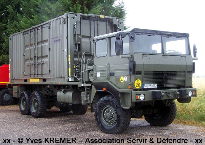 7973-0032 : Renault TRM 10.000, châssis long, plateau, transport du KC20 CERPE (Centre de Reconditionnement du Personnel), unité inconnue ; 2014