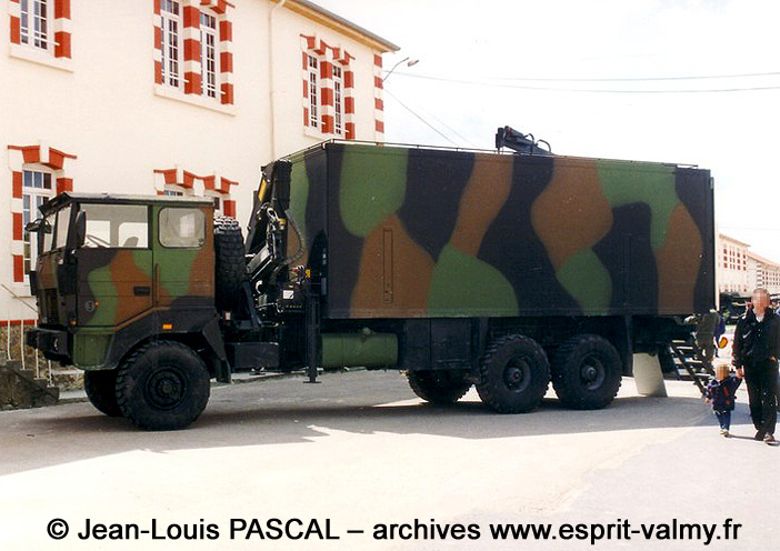 Renault TRM 10.000 EMM (Equipe Mobile de Maintenance), avec Bras de Manutention Hydraulique, 6903-13xx, 15e Régiment d'Artillerie "HADES" ; 1995