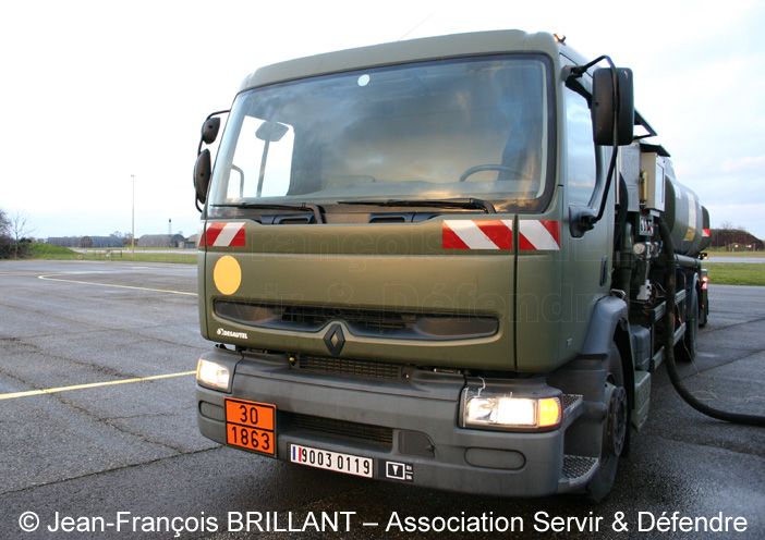 Renault Premium 300.19D, 4x2, CCA12 (Camion Citerne Avitailleur de 12 m3), 9003-0119, Dépôt des Essences "Air" de Dijon ; 2005