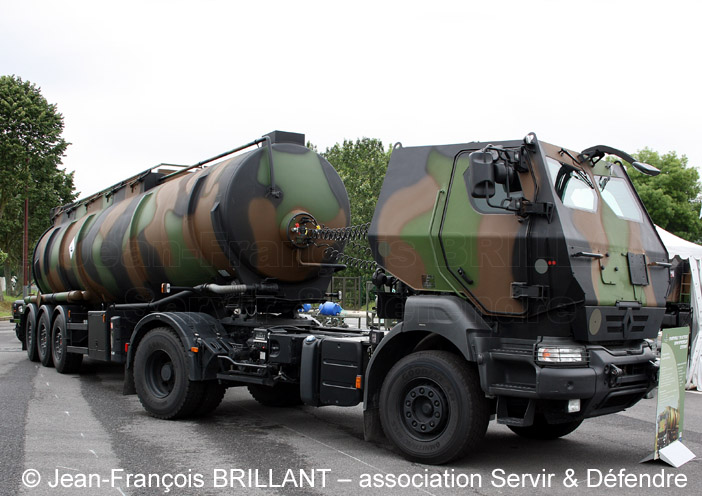 Renault Kerax 430.19, 4x2, cabine blindée, tracteur de semi-remorque citerne, 9103-00xx, Service des Essences des Armées, EuroSatory ; 2012