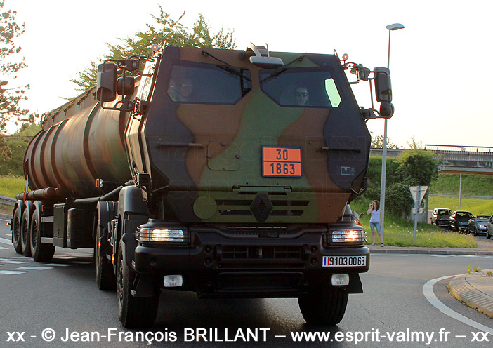 9103-0063 : Renault Kerax 430.19, 4x2, cabine blindée, tracteur de semi-remorque citerne, Base Pétrolière Inter-Armées ; 2013