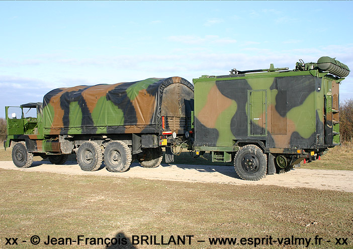 Berliet GBC8KT, châssis long, ridelles fixes, 233-2022, 402e Régiment d'Artillerie ; 2005