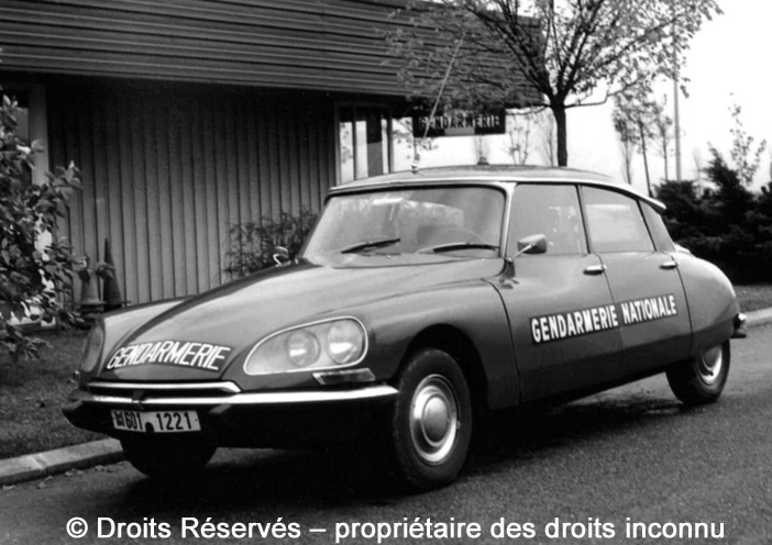 Citroën DS21, véhicule rapide d'intervention, 601-1221, Gendarmerie ; date inconnue