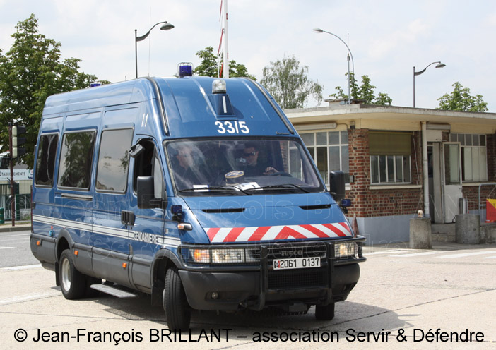 2061-0137 : Irisbus 50C17 VTGM (Véhicule de Transport de Groupe de la Gendarmerie Mobile), Escadron de Gendarmerie Mobile 33/5 ; 2011