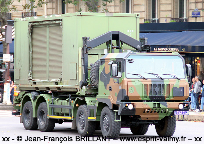 ImagesDéfense - Mise en place d'un camion porteur polyvalent logistique