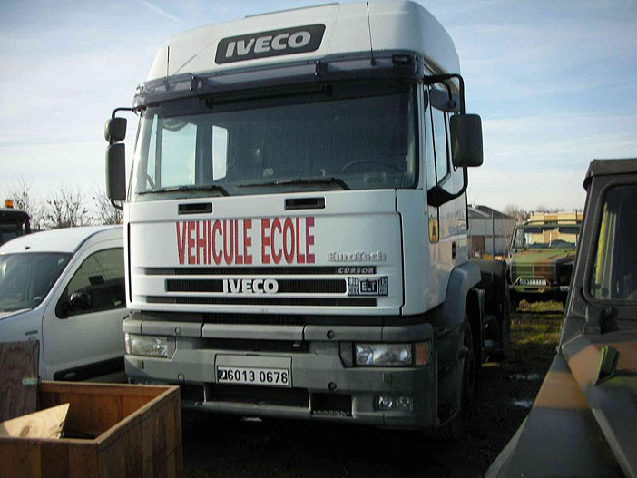 6013-0678 : Iveco EuroTech Cursor, tracteur de semi-remorque école de conduite, Ecoles de la Logistique et du Train, vente des Domaines ; date inconnue