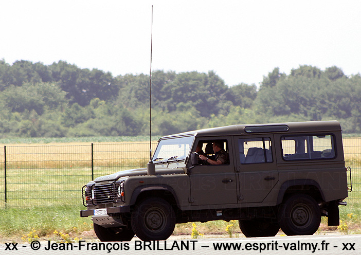 Defender 110 Td4 2.4 "Station Wagon", radio 1 VHF, 7092-0116 ; Escadron de Défense Sol-Air 12.950 "Tursan"