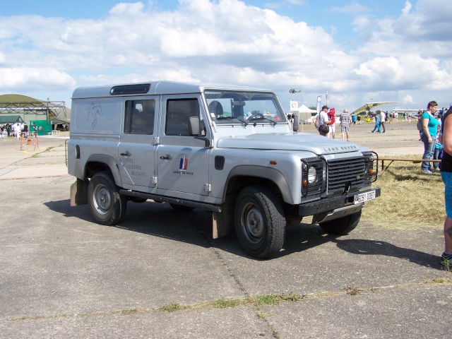 6091-0087 : Land Rover Defender 110 Td4 2.4 "Station Wagon" tôlé, Centre des Sports Equestres Militaires ; 2014