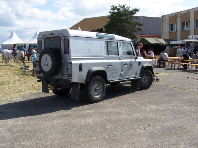 Defender 110 Td4 2.4 "Station Wagon" tôlé, 6091-0087, Centre des Sports Equestres Militaires ; 2014