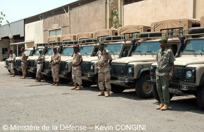 Defender 130 Td4 2.4, transport de troupes ; Parc RECAMP Djibouti