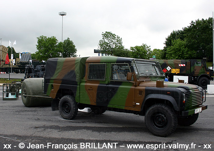 Defender 130 Td5, crew cab, pick-up, 9051-0247 ; Service des Essences des Armées