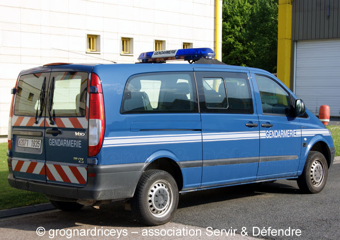 Mercedes Vito 111 CDI 4x4, 2071-1935, Peloton Spécialisé de Protection de la Gendarmerie, Nogent sur Seine ; 2013