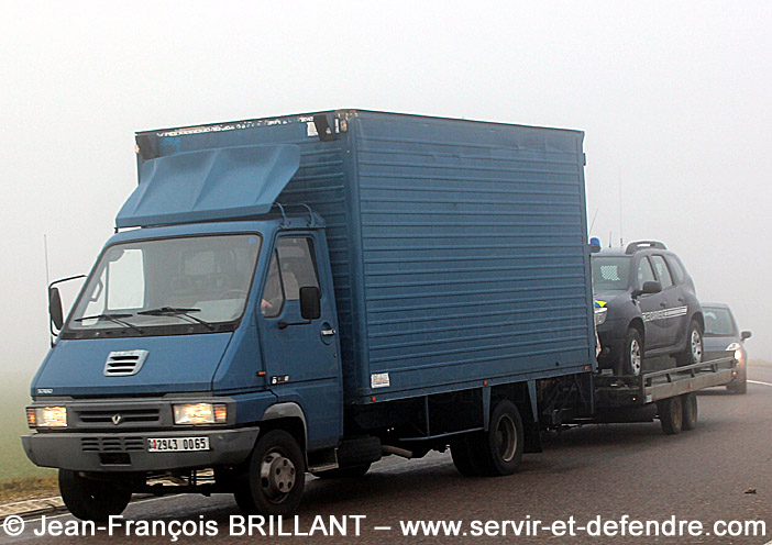 2943-0065 : Renault B110, fourgon, hayon élévateur, Groupement de Gendarmerie Départementale de la Côte d'Or ; 2013