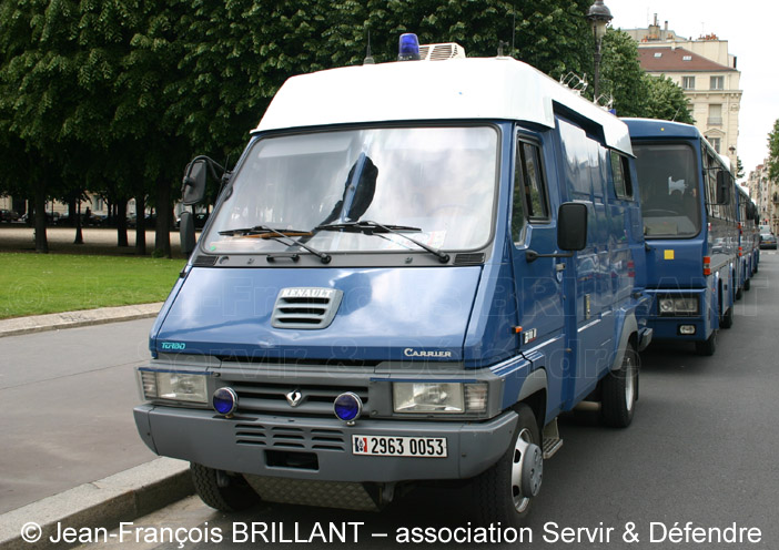 2963-0053 : Renault B110, PC Trans, Groupement Blindé de la Gendarmerie Mobile, Escadron de Gendarmerie Mobile 13/1 ; 2005