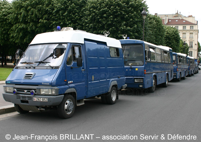 PERFEX PE722 Scala 1/43 RENAULT B110 4X4 GENDARMERIE MAINTIEN DE L'ORDRE 1985 MI