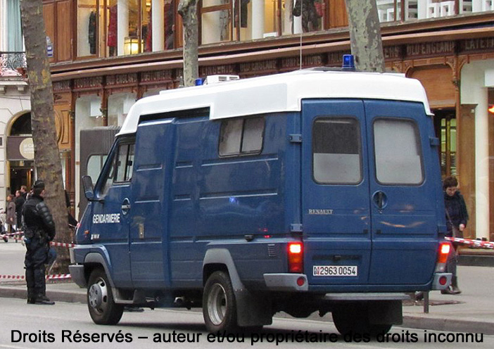 2963-0054 : Renault B110, PC Trans, Gendarmerie Mobile, unité inconnue ; date inconnue