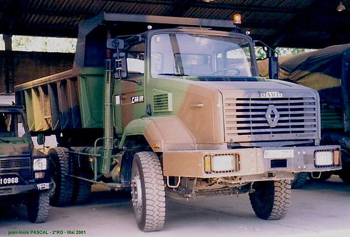6953-0112 : Renault CBH320, 6x4, benne d'enrochement, 2e Régiment du Génie ; 2001