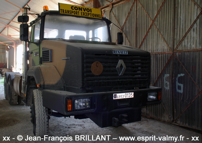 6953-0135 : Renault CBH385, tracteur de semi-remorque porte-engin, 5e Régiment du Génie ; 2009
