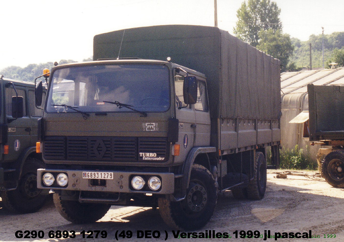 6893-1279 : Renault G290.19 4x2, plateau-ridelles bâché, hayon élévateur, Détachement d'Entretien d'Ouvrages 49 ; 1999