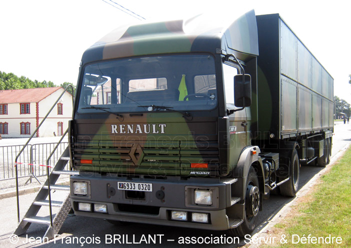 Renault G300, tracteur de semi-remorque, cabine courte, déflecteur, 6933-0320, unité inconnue, Mailly ; 2010