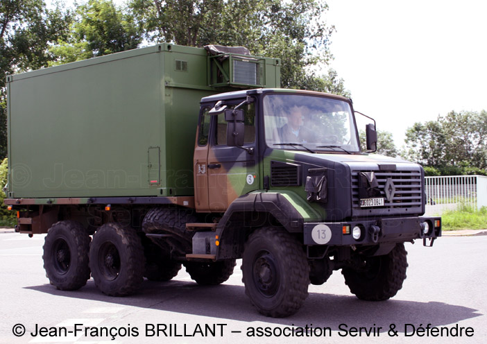 6023-0841 : Renault GBC180, cabine tôlée type 1.2, plateau, ATM15, 12e Base de Soutien du Matériel, détachement de Versailles ; 2012