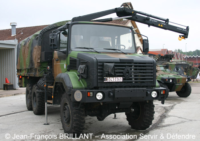 6043-0369 : Renault GBC180, cabine tôlée type 1.2, cargo, BMH, 1er Régiment de Tirailleurs ; 2008