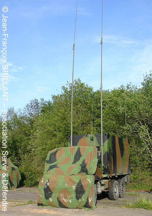 Renault GBC180, cabine torpédo, plateau, ATS15 ATLAS, 1er Régiment d'Artillerie de Marine ; 2005