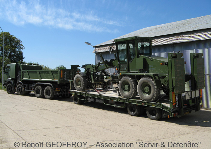 Renault Kerax 420.32 8x4 benne, 6063-0491, Nicolas A3161F, 6060-0051 et Bomag HBM BG160T, F-400-009, 5e Régiment du Génie ; 2008